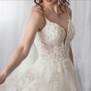 Romantic Princess Wedding Gown; includes veil and head piece